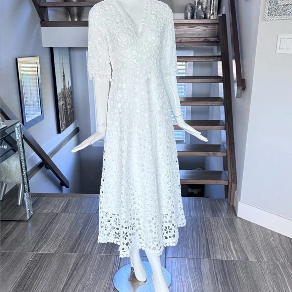 New 🦢 High-End White Embroidered Eyelet V-Neck Dress - Picture 8 of 17